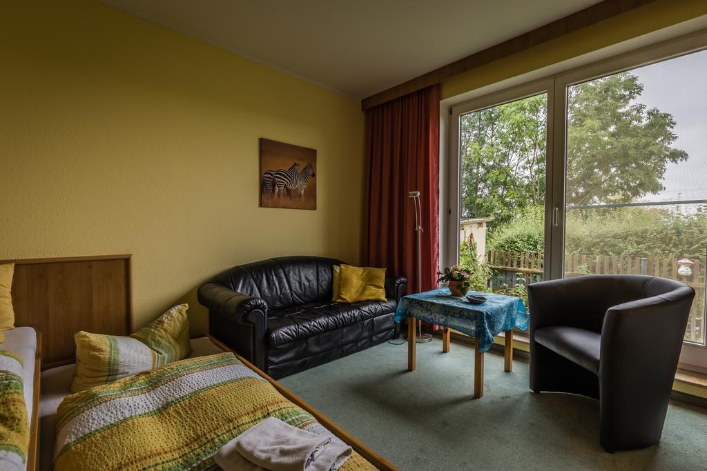 Hotel-Pension Am Rosarium زانغرهاوزن الغرفة الصورة