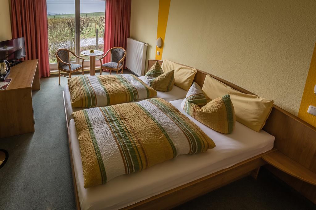 Hotel-Pension Am Rosarium زانغرهاوزن الغرفة الصورة